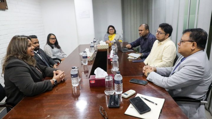 ঢাকা ট্রিবিউনের সম্পাদক, বাংলা ট্রিবিউনের নির্বাহী সম্পাদক এবং পত্রিকা দুটির সিনিয়র সাংবাদিকদের সঙ্গে মতবিনিময় করেন মালদ্বীপের হাইকমিশনার শিউনীন রশিদ, ছবি: আবির আহমেদ সুপ্ত