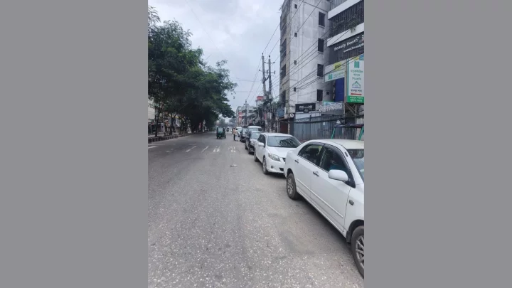 প্রাইভেট কারের দীর্ঘ সারি