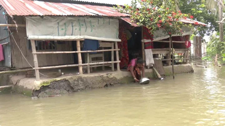 ভবদহ অঞ্চলের জলাবদ্ধতার এমন দৃশ্য বছরের পর বছরের
