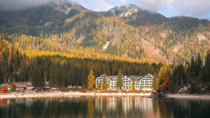 A Sunny Autumn Getaway in Europe 4