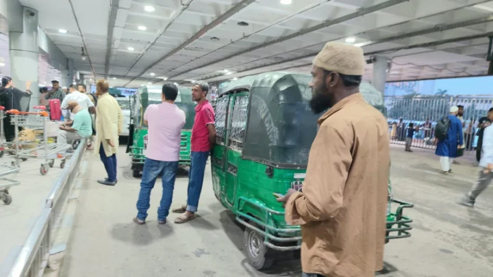 বিমানবন্দরের বহিরাঙ্গনে বিশৃঙ্খলা আর কতদিন