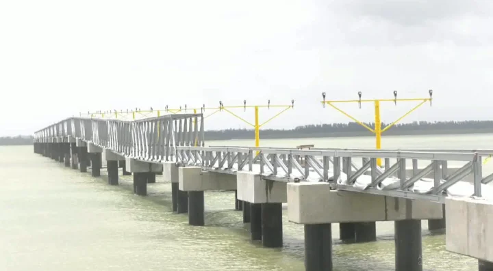 ক্যাটাগরি-২ প্রিসিশন অ্যাপ্রোচ লাইটিং সিস্টেম (এএলএস) থেকে বারবার বৈদ্যুতিক কেবল ও গুরুত্বপূর্ণ যন্ত্রাংশ চুরির ঘটনা ঘটছে