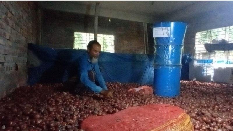 পেঁয়াজ সংরক্ষণে আশা জাগিয়েছে 'এয়ার ফ্লো মেশিন'