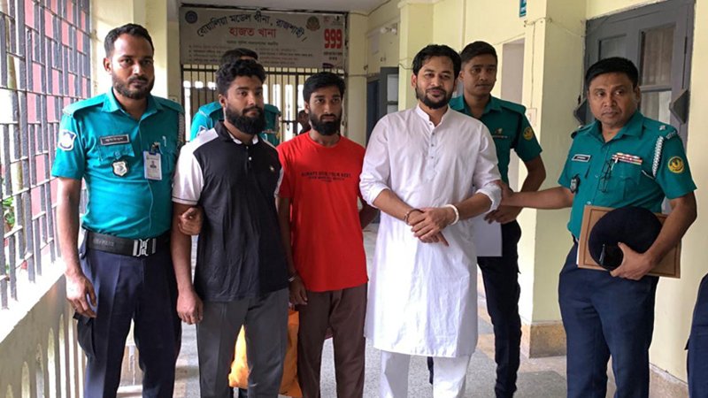 অস্ত্র ও বিস্ফোরকসহ গ্রেফতার অনিন্দ্য ও তার দুই সহযোগী রিমান্ডে