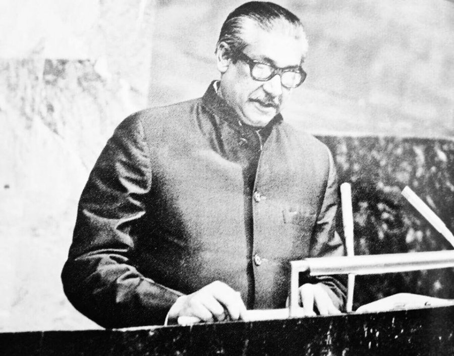 ২৫ সেপ্টেম্বর ১৯৭৪। জাতিসংঘের ২৯তম অধিবেশনে ভাষণ দিচ্ছেন বঙ্গবন্ধু।