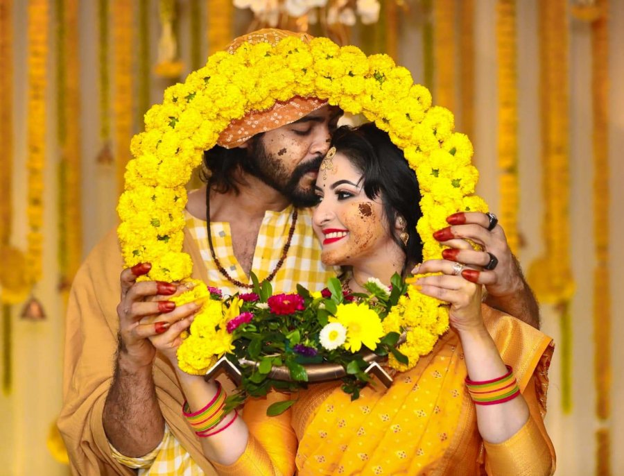 হলুদ আসরে রাজ-পরী