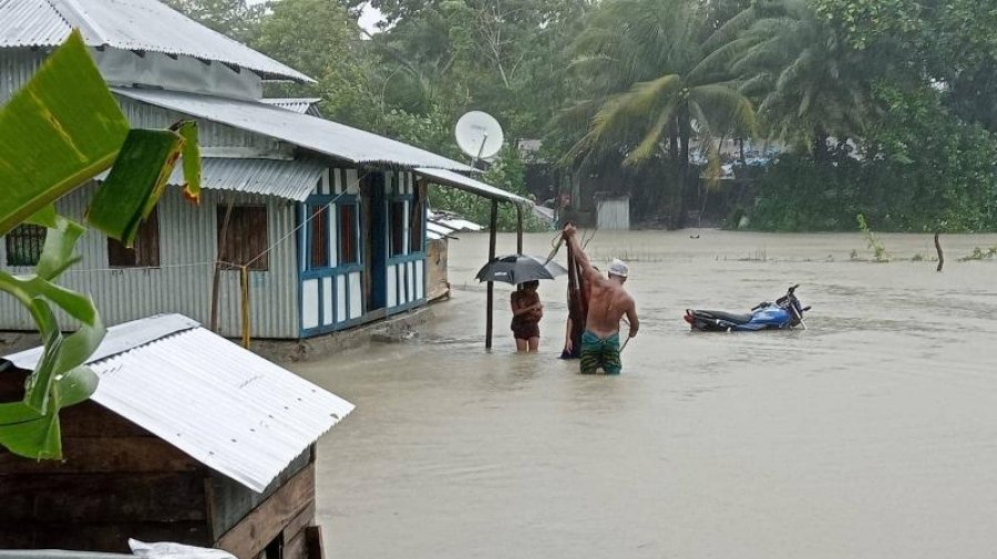 জোয়াররে পানিতে ডুবেছে উপকূলের ঘরবাড়ি