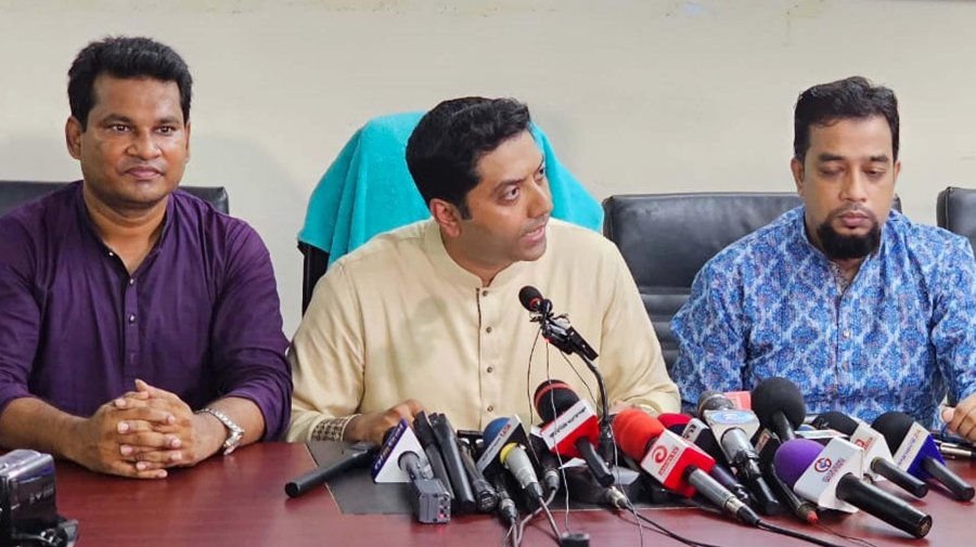 সংবাদ সম্মেলনে ববি হাজ্জাজ