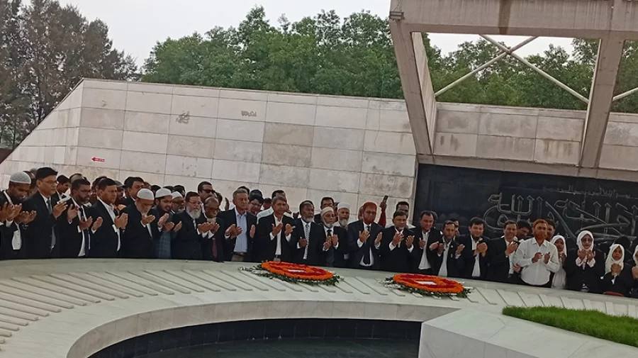 জিয়াউর রহমানের কবরে শ্রদ্ধা নিবেদন করেন  আমির খসরু মাহমুদ চৌধুরী