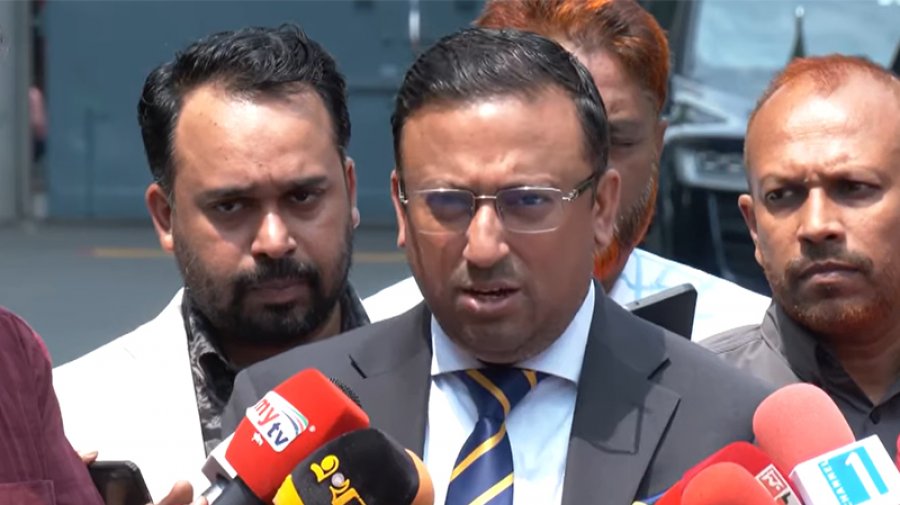 প্রধানমন্ত্রী তারেক রহমানের সঙ্গে ভারতীয় হাইকমিশনার প্রণয় ভার্মার সৌজন্য সাক্ষাৎ শেষে সাংবাদিকদের ব্রিফ করছেন পররাষ্ট্র বিষয়ক উপদেষ্টা হুমায়ুন কবির