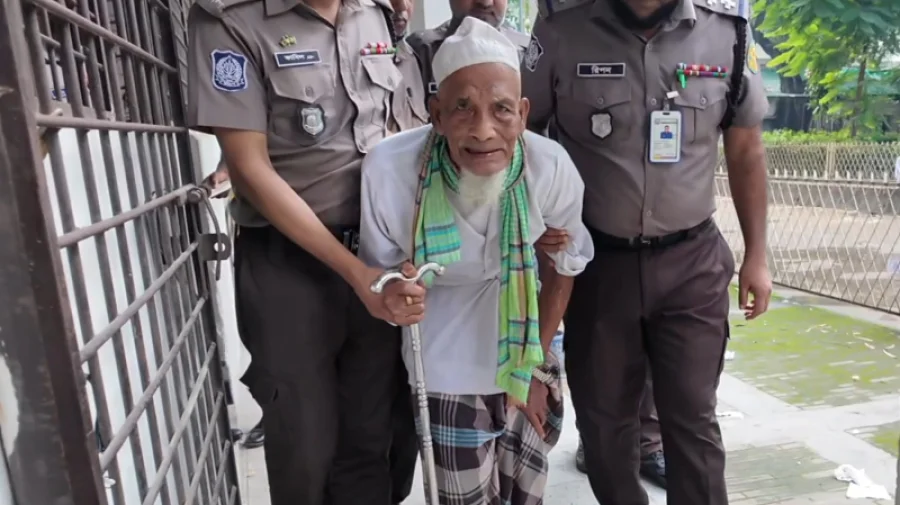 ১০৪ বছর বয়সী নুর মোহাম্মদকে কারাগারে পাঠিয়েছেন আদালত