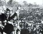 ১১ তারিখ স্বদেশ প্রত্যাবর্তনের মুহুর্তে বঙ্গবন্ধু