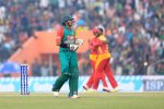 আউট হয়ে সাজঘরে ফিরছেন সৌম্য সরকার