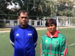 কোচ গোলাম রব্বানীর সঙ্গে বাংলাদেশ মহিলা ফুটবল দলের অধিনায়ক সাবিনা খাতুন