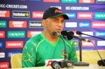 সংবাদ সম্মেলনে বক্তব্য রাখছেন চন্ডিকা হাথুরেসিংহে